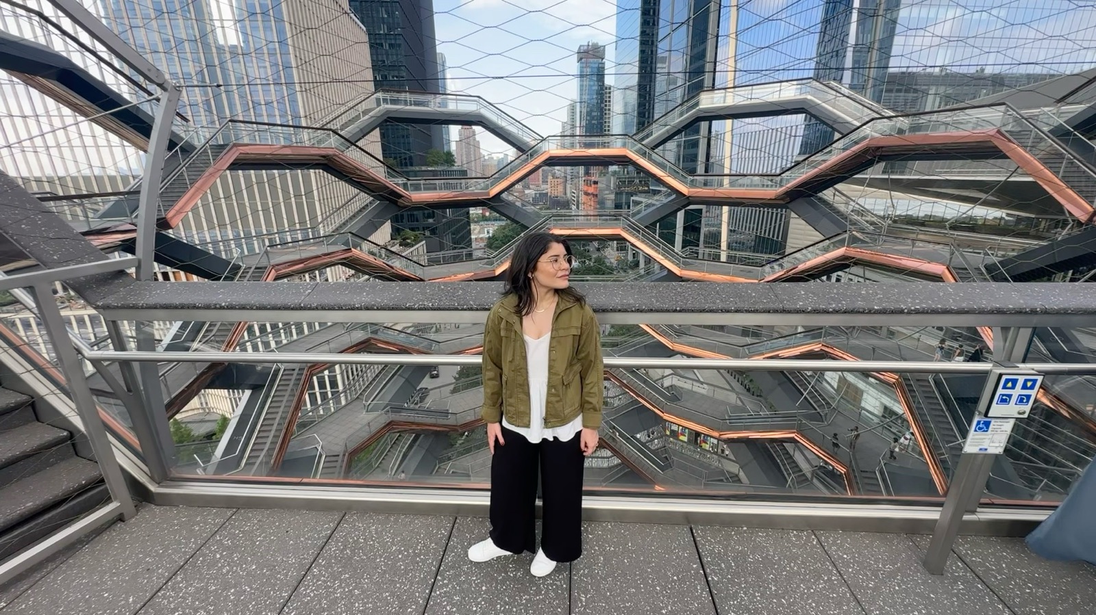 Viajante no Vessel, em Hudson Yards, Nova York